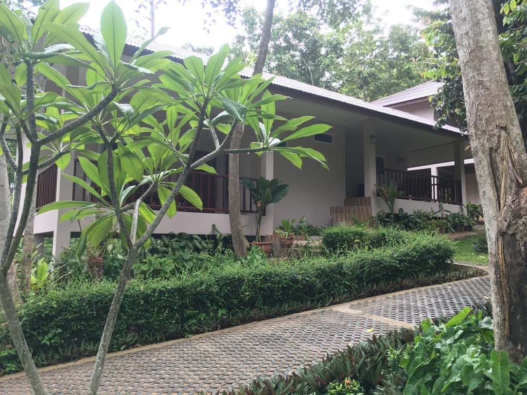 The Fisherman'S Chalet Natien Beach  Luaran gambar