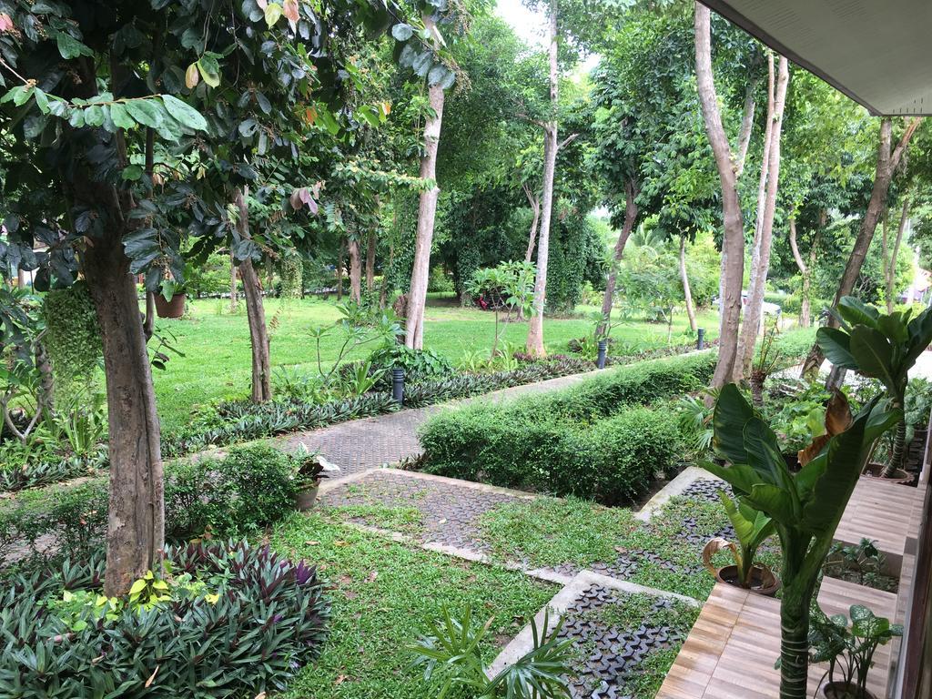 The Fisherman'S Chalet Natien Beach  Luaran gambar