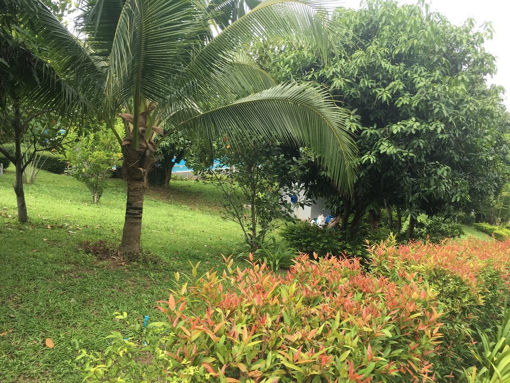 The Fisherman'S Chalet Natien Beach  Luaran gambar
